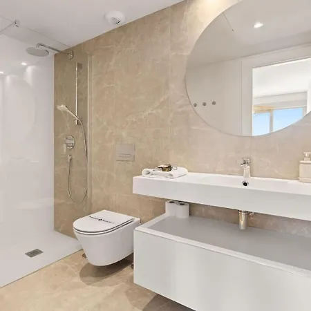 Isea 3br Apt. With Pool, Gym And Near