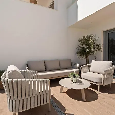 Isea 3br Apt. With Pool, Gym And Near *