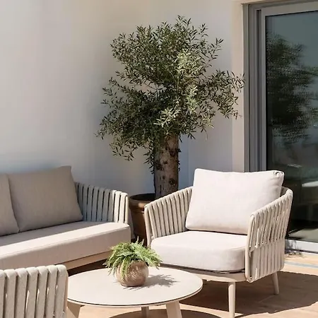 Isea 3br Apt. With Pool, Gym And Near
